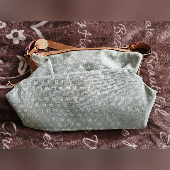 Large Dooney & Bourke purse with wallet - Picture 2 of 8